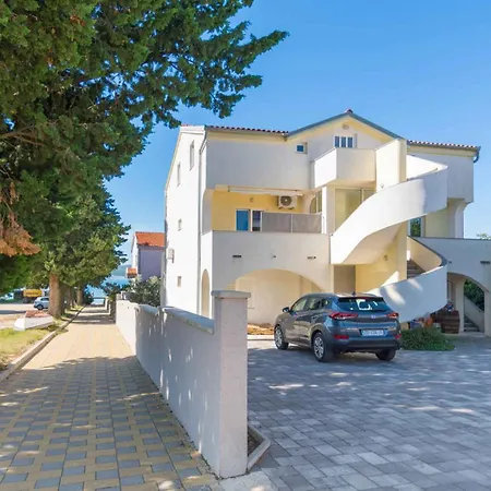 In 8169 * Biograd Na Moru