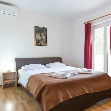 In 8169 * Biograd Na Moru